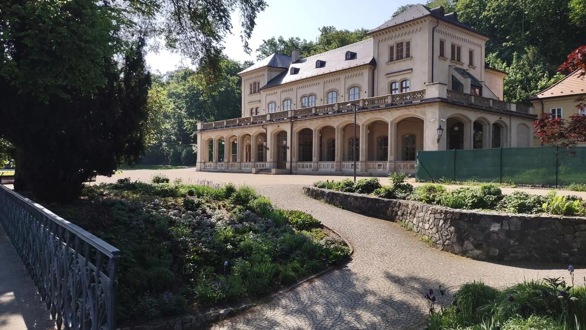 Spacious Apartment In Central Prague 3 Bedrooms, 6 People